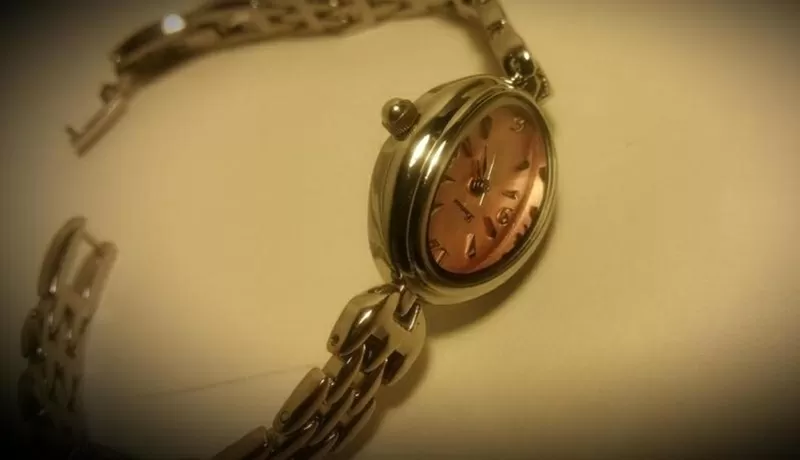 Женские наручные часы «Lamue».  2